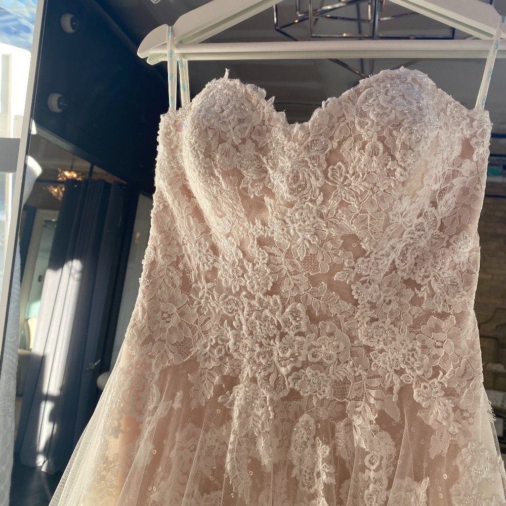 Kailee | Blue by Enzoani